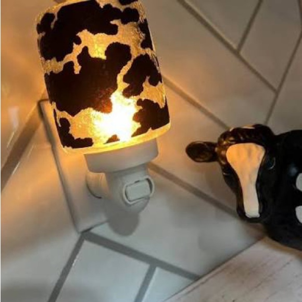 BNIB Scentsy Cattle Call Mini Warmer